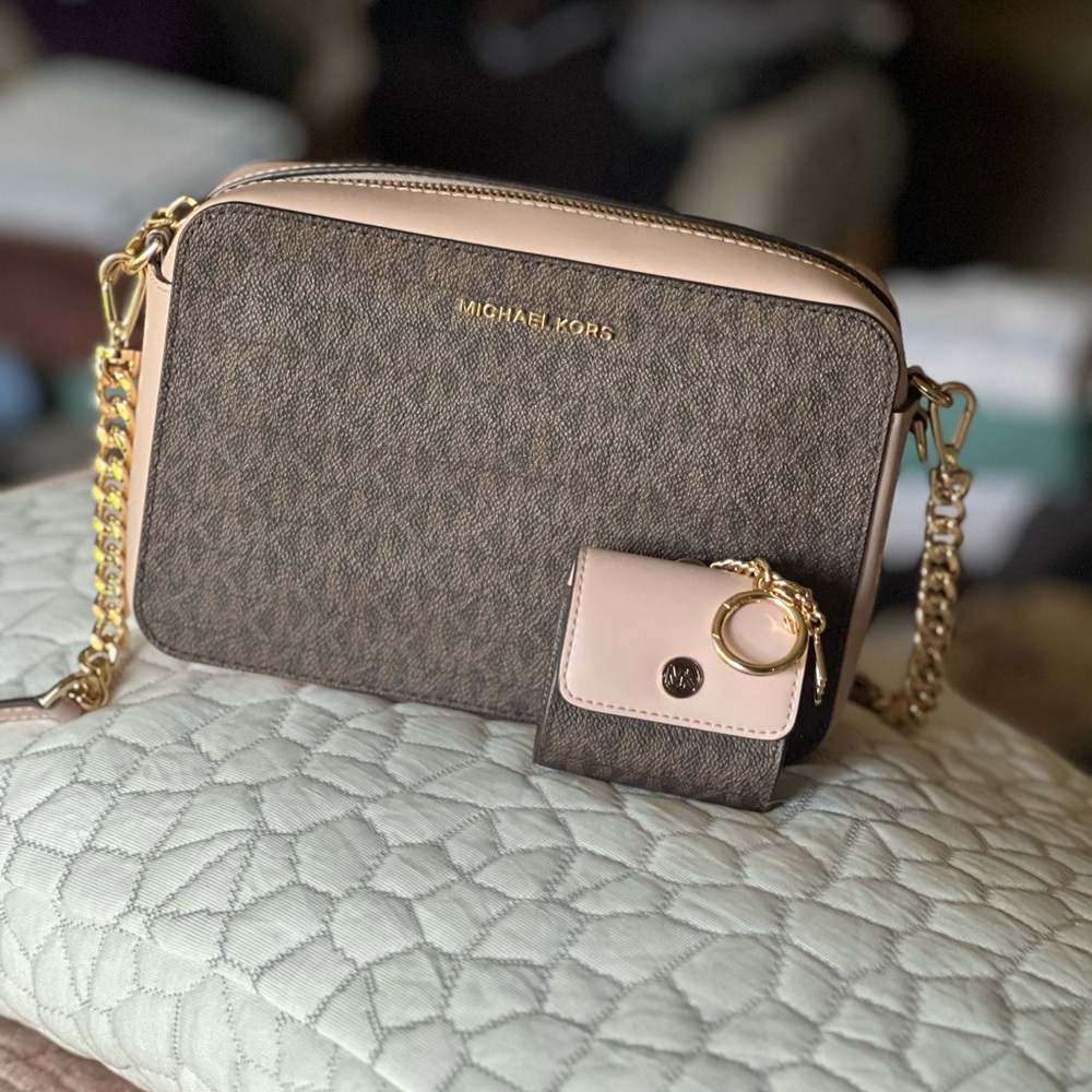 BRAND NEW. MICHEAL KORS CROSSBODY & Air Pods Case. Brown & blush Pink